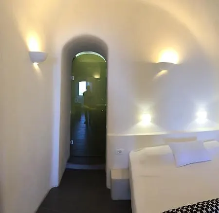 Altana Cliffside Villa Imerovigli