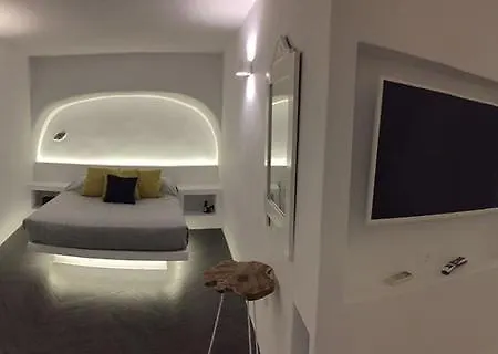 Altana Cliffside Villa Imerovigli