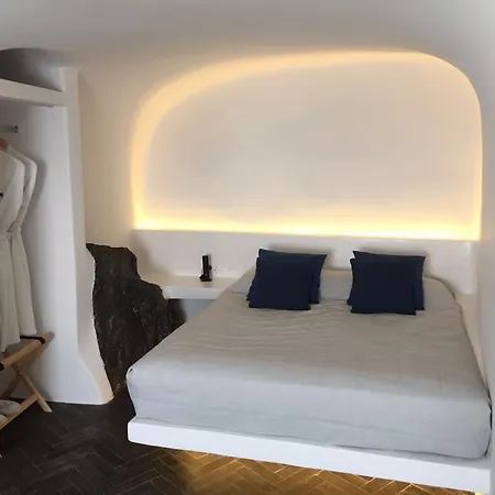 Altana Cliffside Villa *