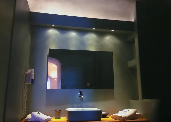 Altana Cliffside Villa *