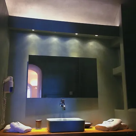 Altana Cliffside Villa *