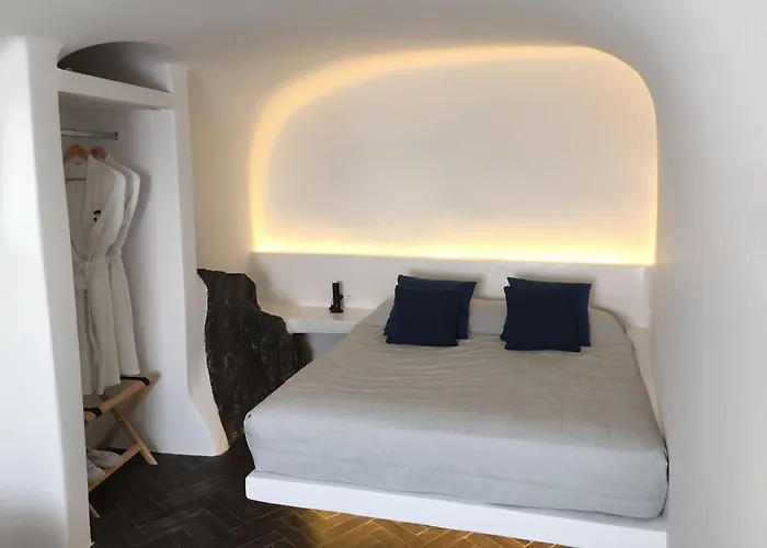 Altana Cliffside Villa *