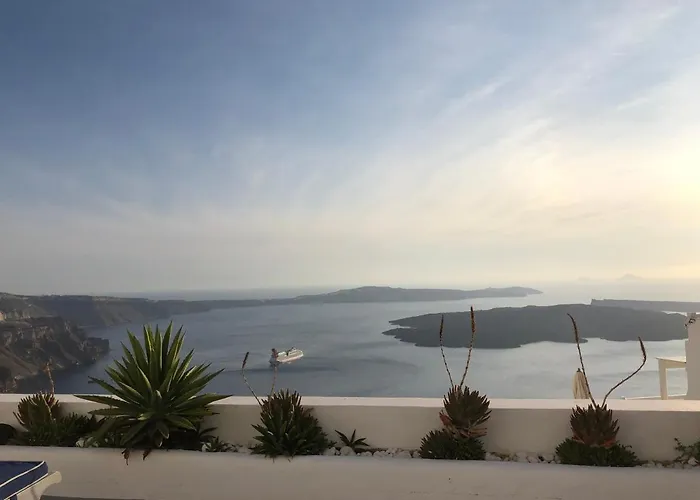 Altana Cliffside Villa *