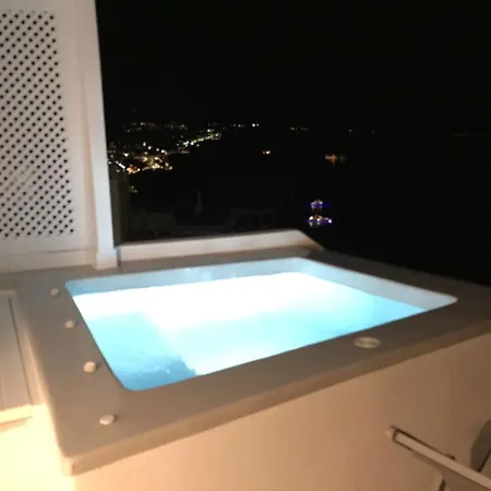 Altana Cliffside Imerovigli (Santorini)
